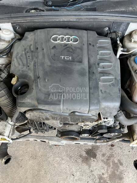 ukrasni poklopac motora za Audi A4