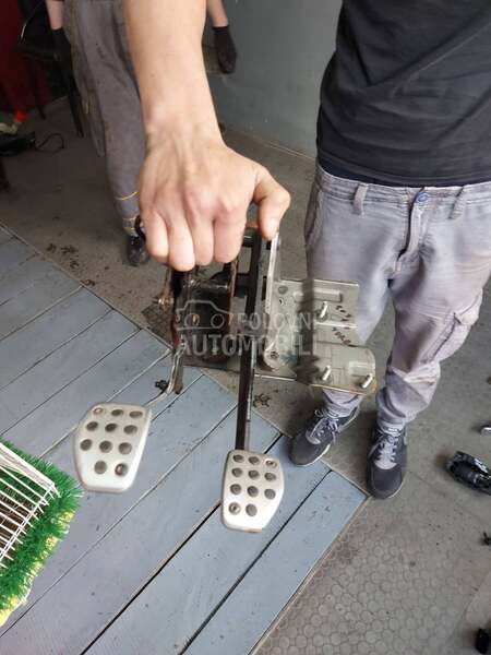 Pedale 1,6i turbo za Peugeot 207