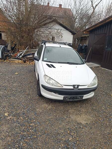 Peugeot 206 -  kompletan auto u delovima