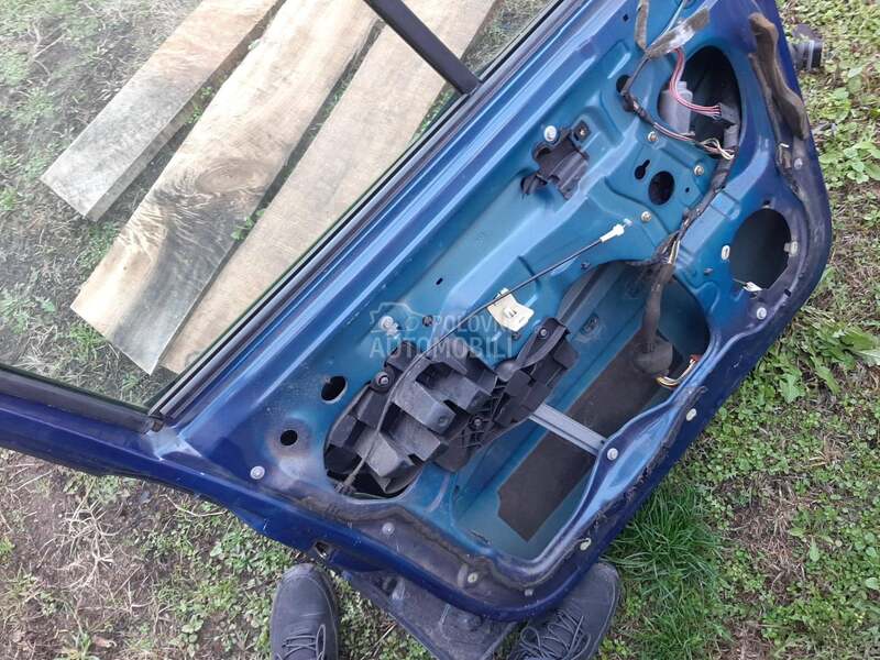 prednji levi el. podizač prozo za Renault Scenic od 1999. do 2003. god.