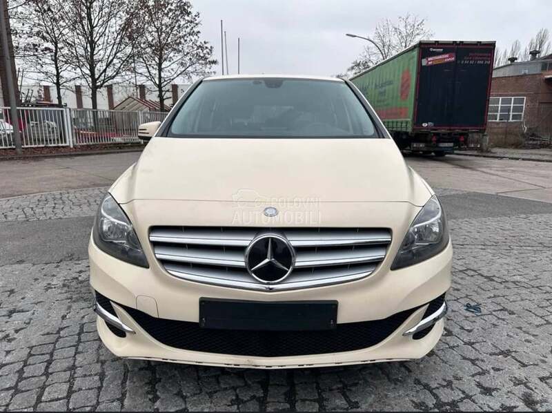 Mercedes Benz B Klasa W246 -  kompletan auto u delovima
