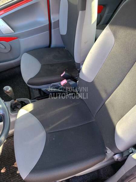 Sedista za Peugeot 107
