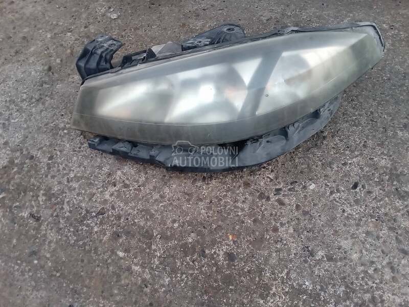 Far levi za Renault Laguna za 2007. god.