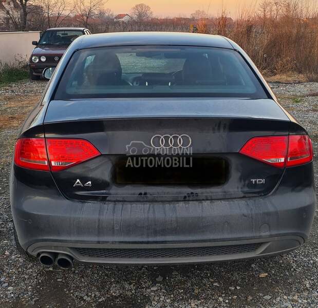 Audi A4 -  kompletan auto u delovima