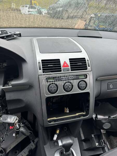Konzola sredisnja za Volkswagen Touran od 2004. do 2012. god.