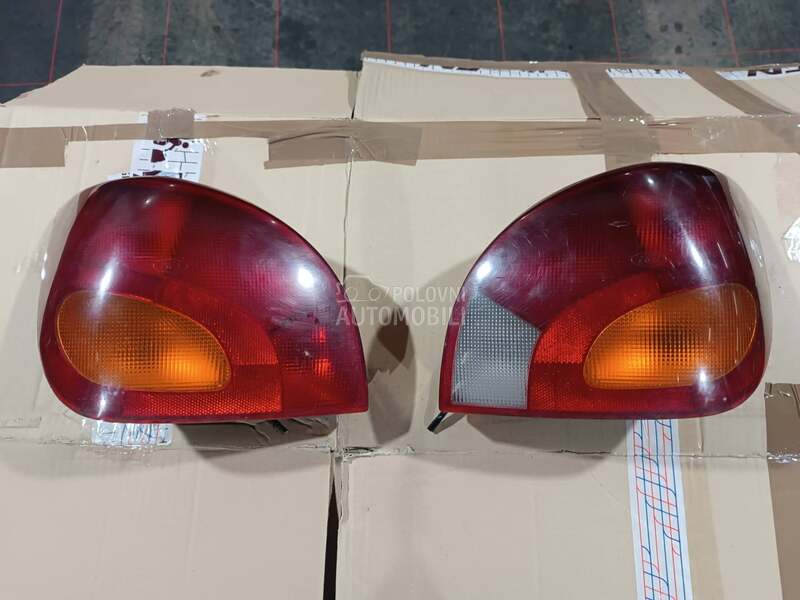 Stop svetlo za Ford Fiesta od 2000. do 2002. god. za Ford Fiesta od 2000. do 2002. god.