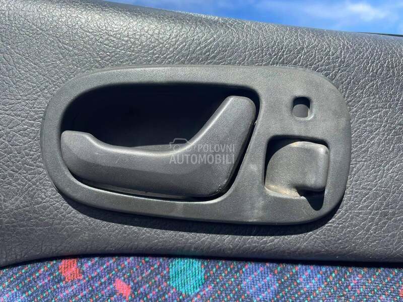 Unutrasnje Kvake za Suzuki Swift od 1992. do 2003. god.