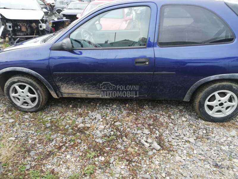 Opel Corsa B 1.2 -  kompletan auto u delovima