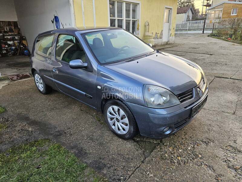Renault Clio 1.216V 2005. god. -  kompletan auto u delovima