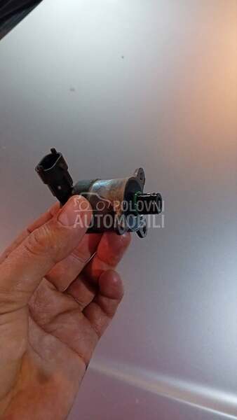 Regulator pritiska goriva za Alfa Romeo 159 od 2006. do 2009. god.