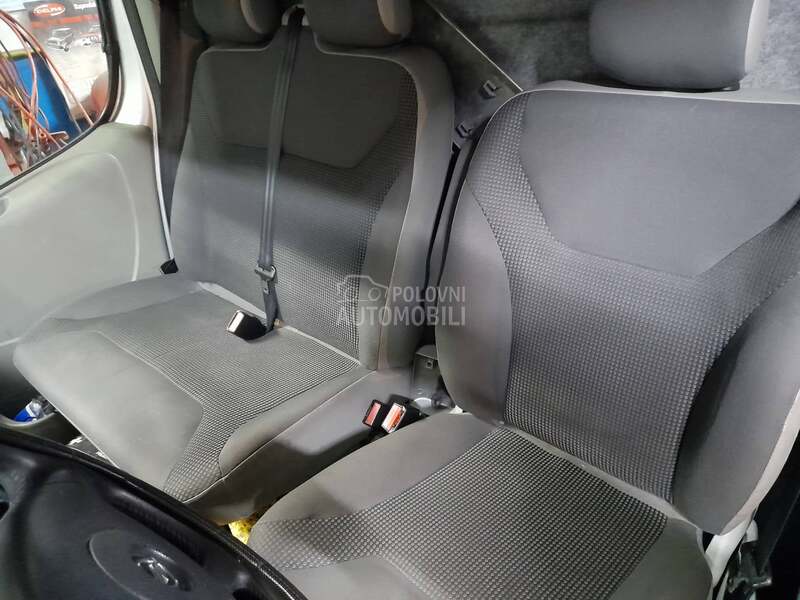 Sedista Renault trafic