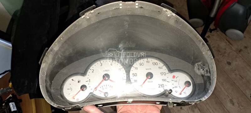 kilometar sat 2 dzeka benzin za Peugeot 206