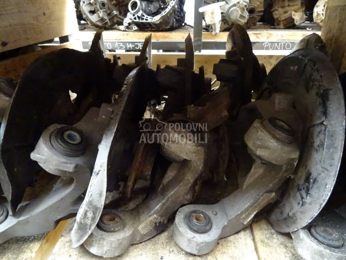 Glavcina zadnja leva za Alfa Romeo 159