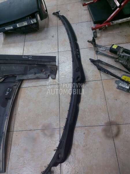 Plastika ispod brisača za Peugeot 406