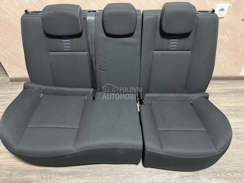 Zadnja sedišta i deo za gepek za Renault Megane od 2012. do 2016. god. za Renault Megane od 2012. do 2016. god.