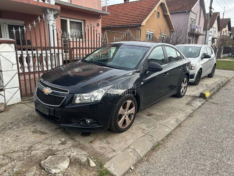 Chevrolet Cruze 2,0 dizel 2011. god. -  kompletan auto u delovima