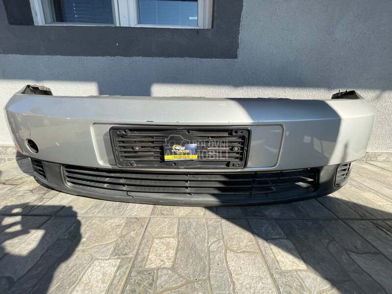 Prednji branik sivi za Ford Fiesta od 2002. do 2004. god.