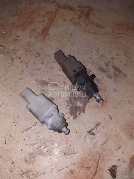 Prekidac stop svetla za Alfa Romeo 147 od 2000. do 2004. god.