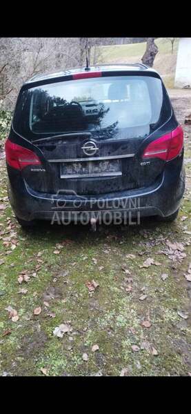 Zadnji branik crna boja za Opel Meriva od 2010. do 2014. god.