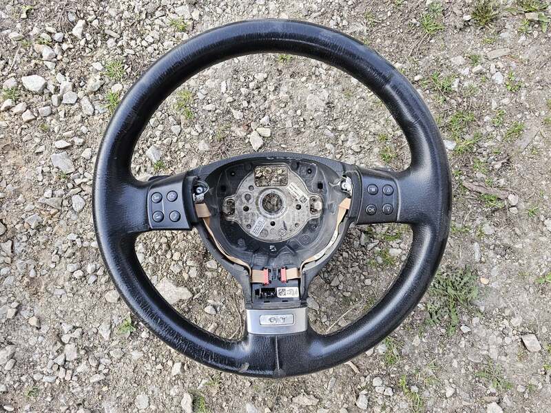 Volan GT sa komandama i F1 šal za Volkswagen Golf 5