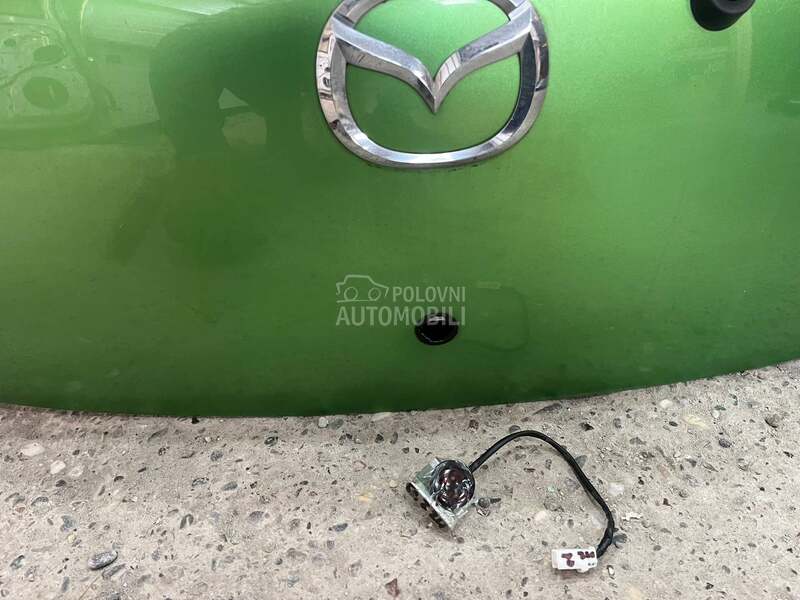 Mikroprekidac gepek vrata za Mazda 2 od 2008. do 2014. god.