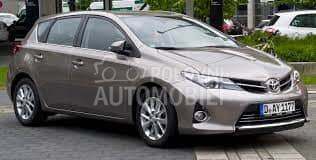 Toyota Auris 1.4 D4D 2012. god. -  kompletan auto u delovima