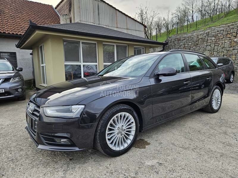 Audi A4 2012 photo 2