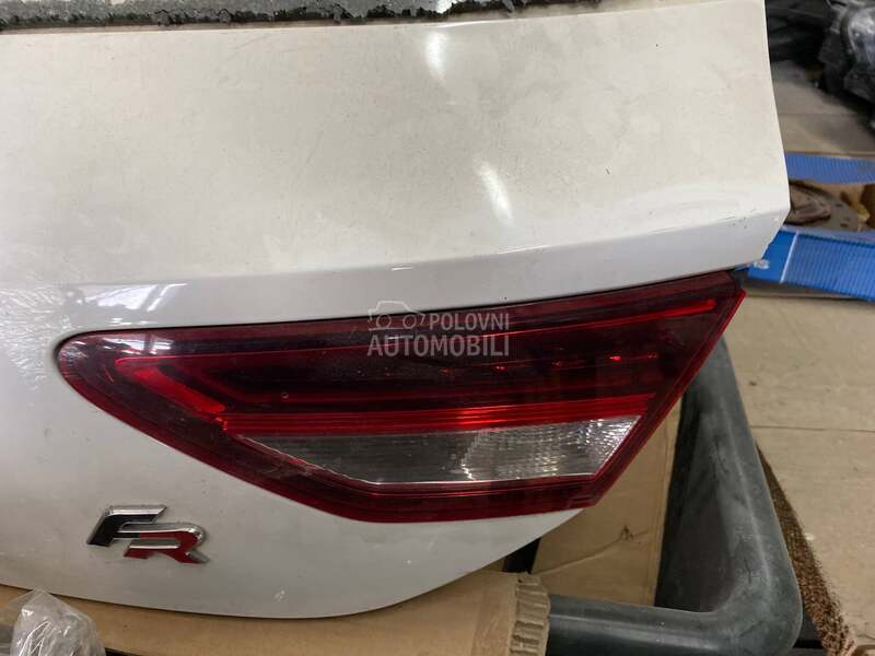 Desna stop lampa za Seat Leon