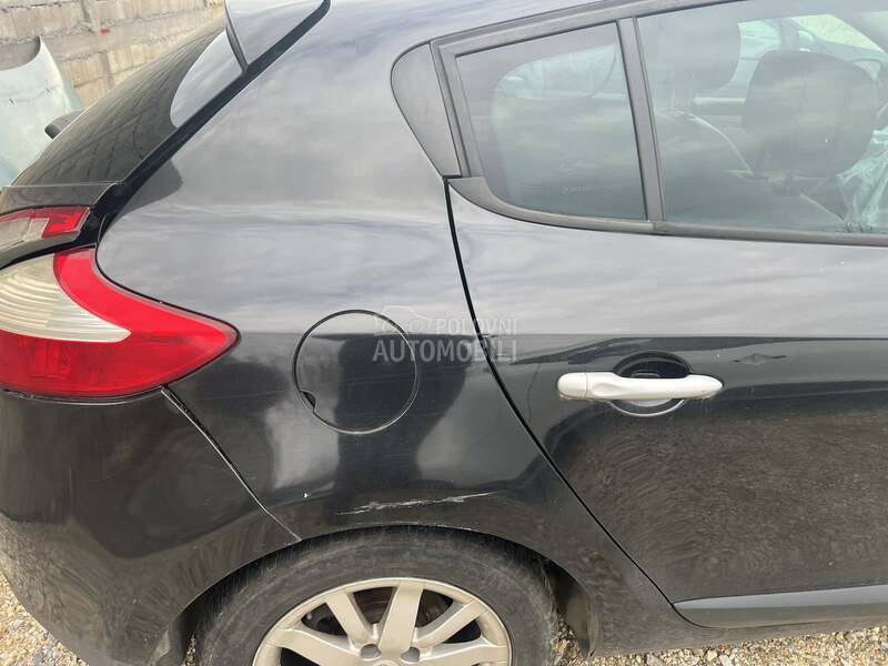 Polustranica desna crna NV676 za Renault Megane od 2009. do 2016. god.