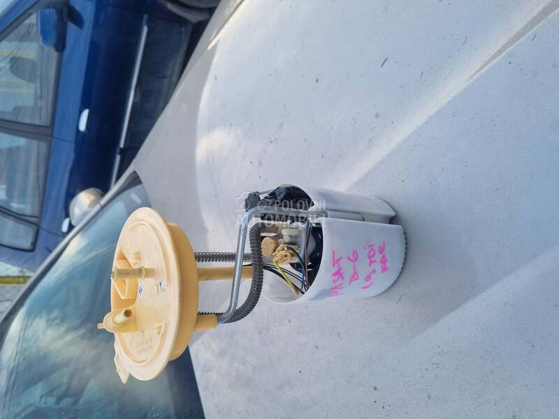 pumpa u rezervaru za Volkswagen Passat B6 od 2005. do 2010. god.