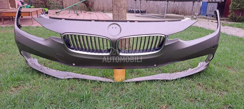 Prednji branik F30 F31 8 senzo za BMW 315, 316, 318 ... od 2015. do 2018. god.
