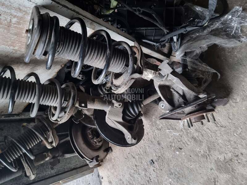 Amortizer Glavcina Opruga za Volvo V40 od 2012. do 2019. god.