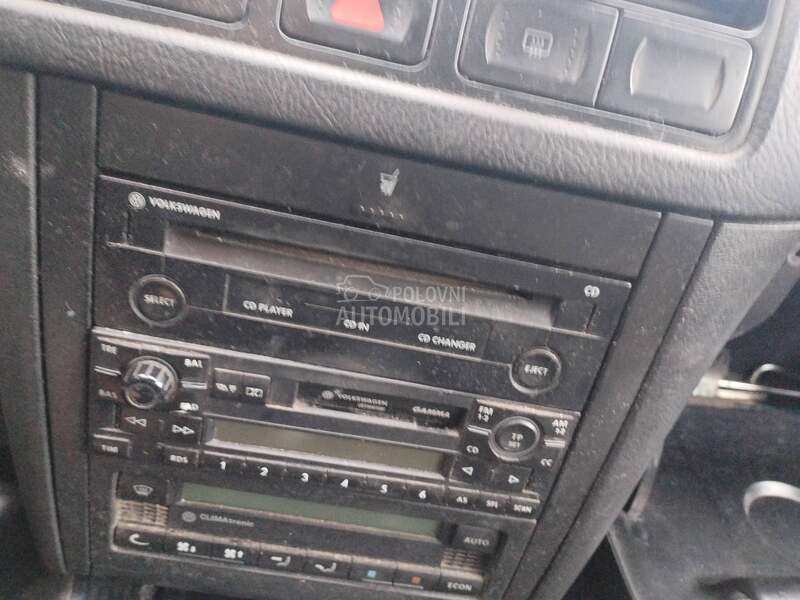 Fabricki radio za Volkswagen Golf 4