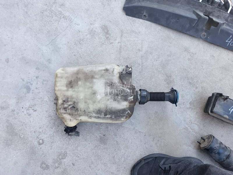 Boca tečnosti brisača za Peugeot 406