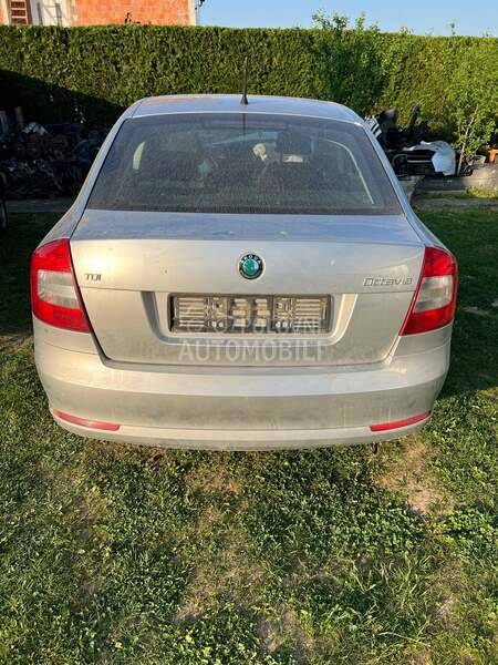 Škoda Octavia -  kompletan auto u delovima