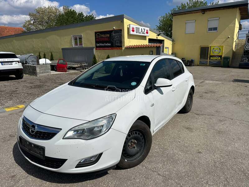 Delovi/Bela Kod Y547 za Opel Astra J