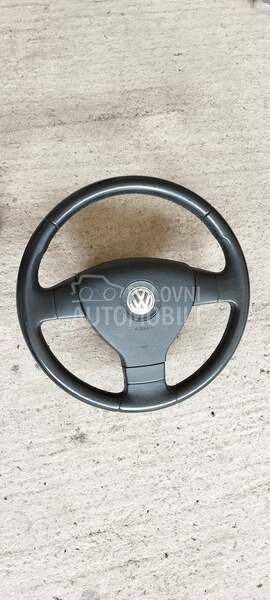 Trokraki volan za Volkswagen Golf 5