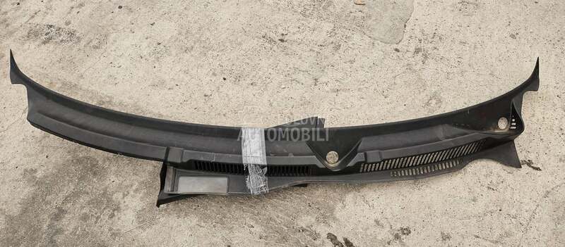 PLASTIKA ISPOD BRISACA za Volkswagen Golf 4