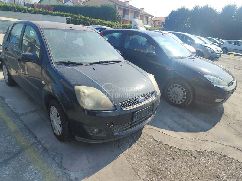 Ford Fiesta 2005. god. -  kompletan auto u delovima