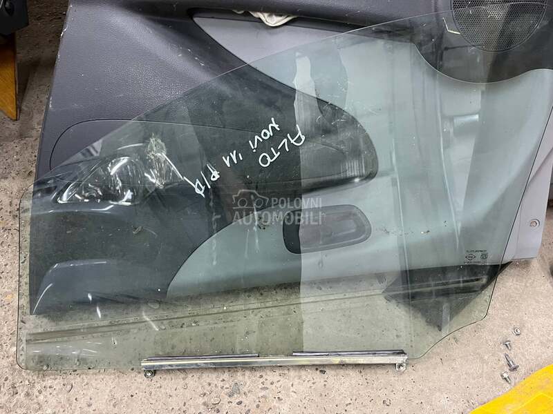 Staklo prednjih desnih vrata za Suzuki Alto od 2008. do 2015. god.