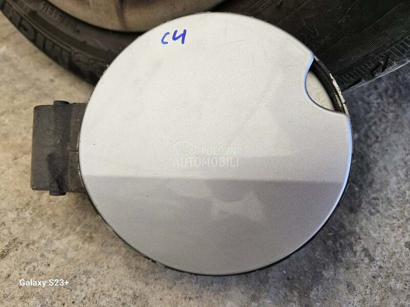 POKLOPAC  REZERVOARA za Citroen C4 od 2002. do 2008. god.