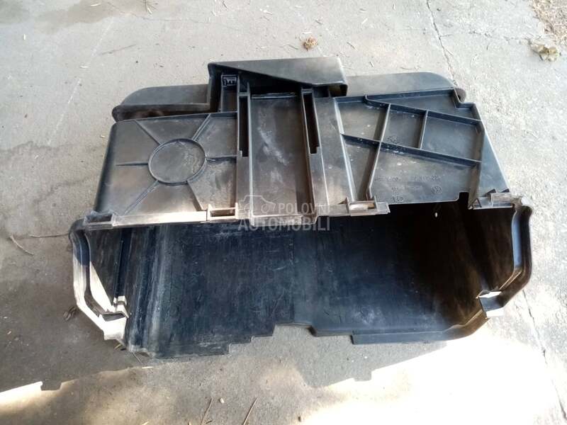 kutija za akumulator za Volkswagen Bora, Golf 4 od 1997. do 2004. god.