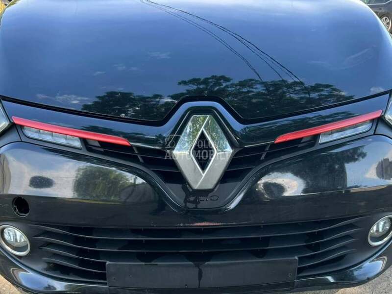 Maska crvena za Renault Clio od 2012. do 2016. god.