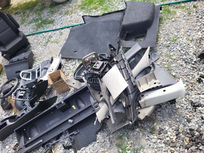 plastike i tapaciri za Peugeot 307 od 2002. do 2008. god.