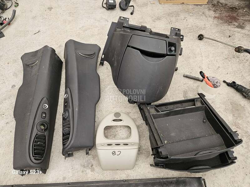 PLASTIKA ENTERIJERA za Citroen C8 za 2005. god.