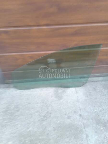 Prednje levo staklo za Ford Focus od 2004. do 2007. god. za Ford Focus od 2004. do 2007. god.