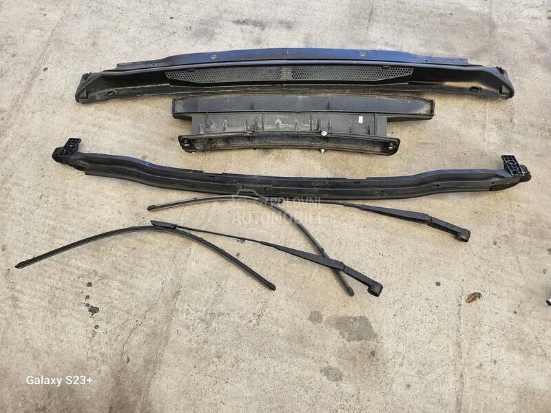 PLASTIKA ISPOD BRISACA METLICE za Citroen C4 Picasso za 2011. god.