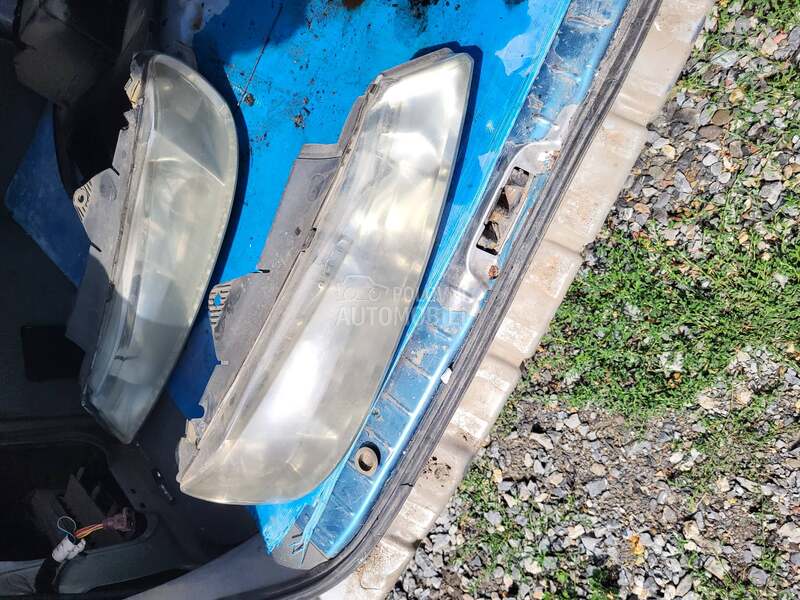 desni far za Peugeot 406 od 1999. do 2004. god.