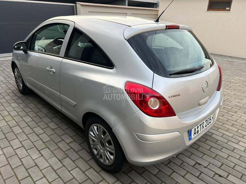levo stop svetlo za Opel Corsa D
