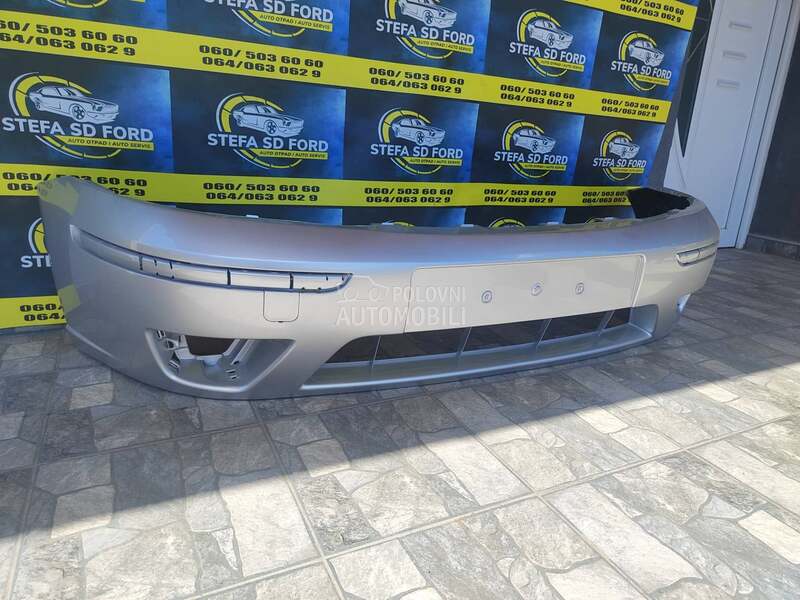Prednji branik sivi za Ford Focus od 2002. do 2004. god.
